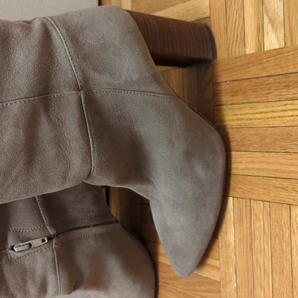 Barely worn high heel boots - Picture 2 of 5